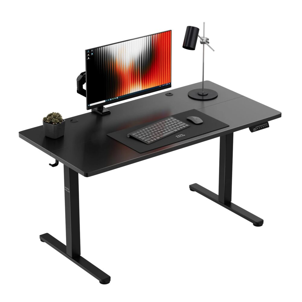 Mark Adler Leader 7.3 Black - prikaz stola sa kompletnim radnim setupom