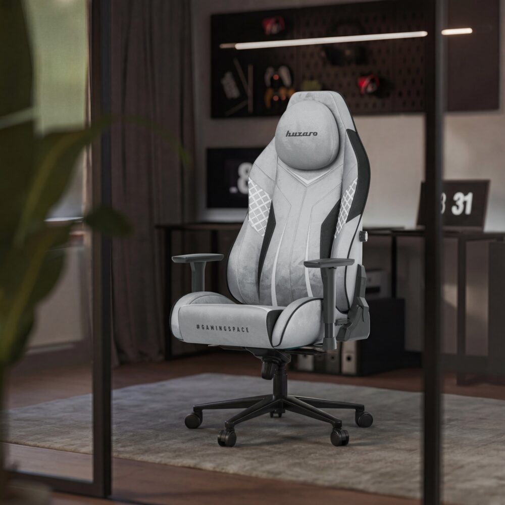 Huzaro Force 8.3 Grey – postavljena u gaming sobu