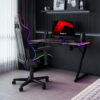 Gejmerski sto Huzaro Hero 2.5 RGB LED u sobi sa gejmerskom stolicom
