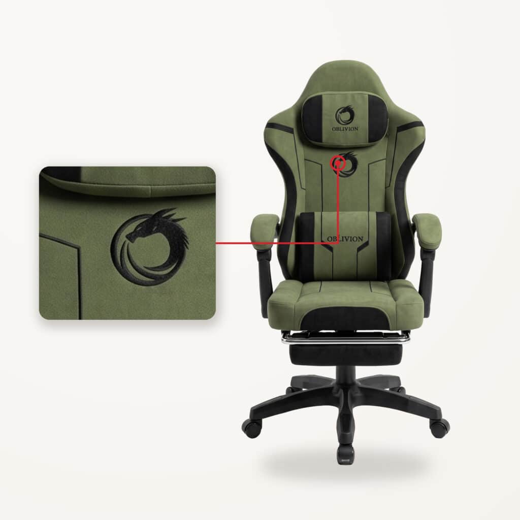 Detalj velur presvlake sa dragon amblemom na naslonu gejmerske stolice Oblivion Phantom zelena